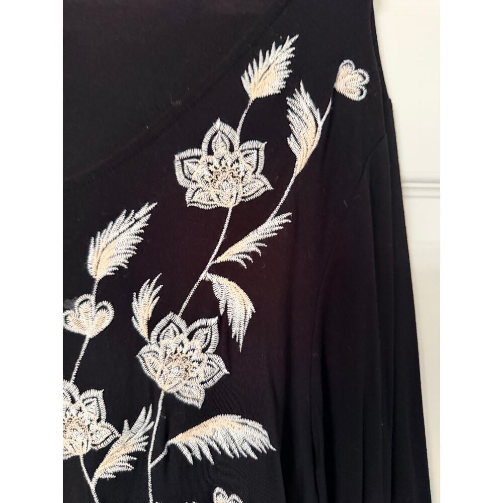 Chic Cupio Black Dress with Elegant White & Cream Embroidery - Women's XL - Picture 4 of 8